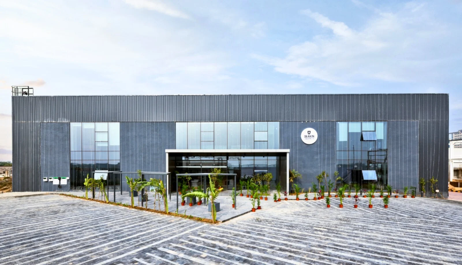 A Historic Milestone: Deakin University welcomes India's Inaugural Cohort to GIFT City Campus