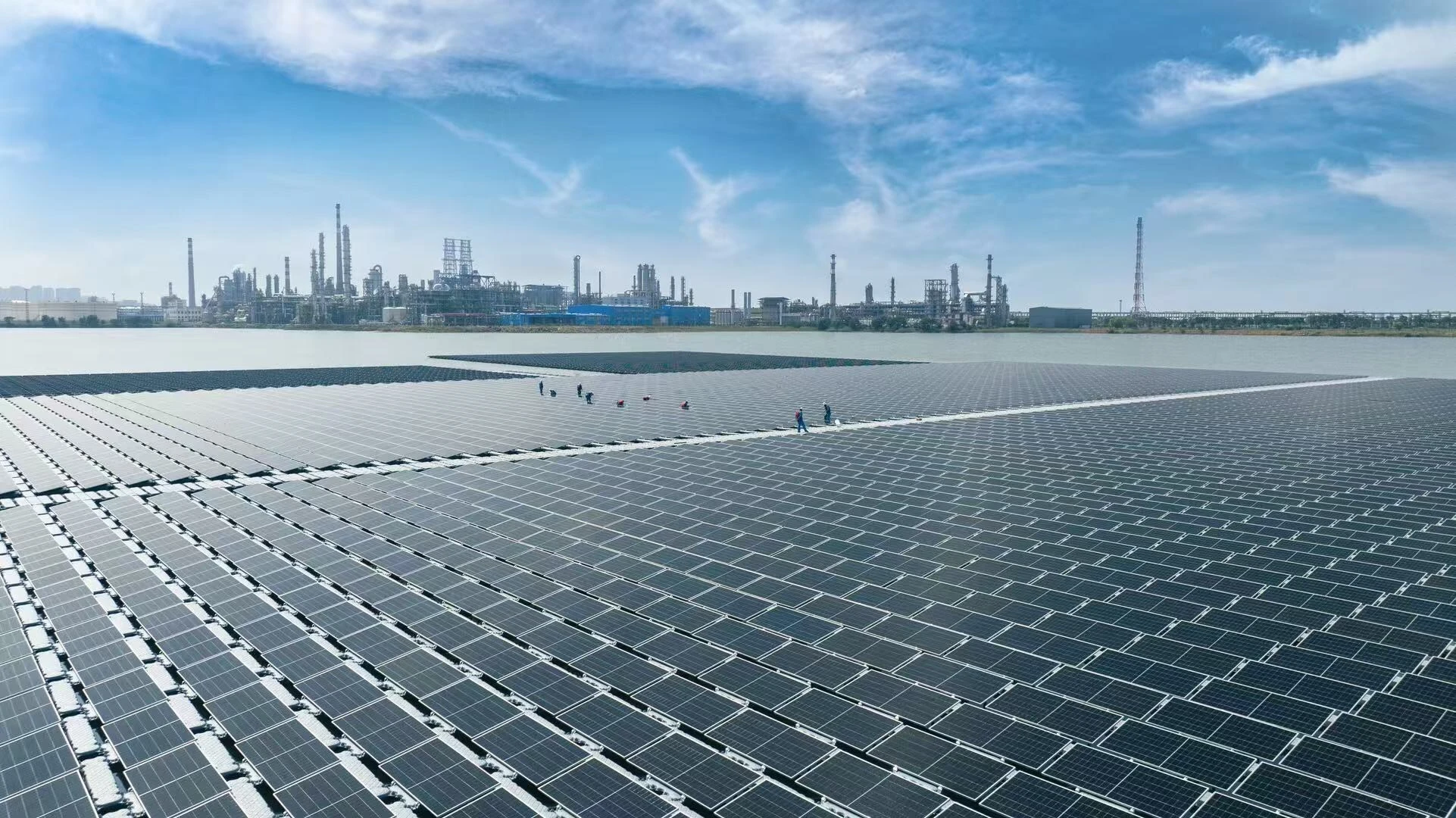 Sinopec Launches China's First Floating Offshore PV Project, Advancing Green Energy Innovation