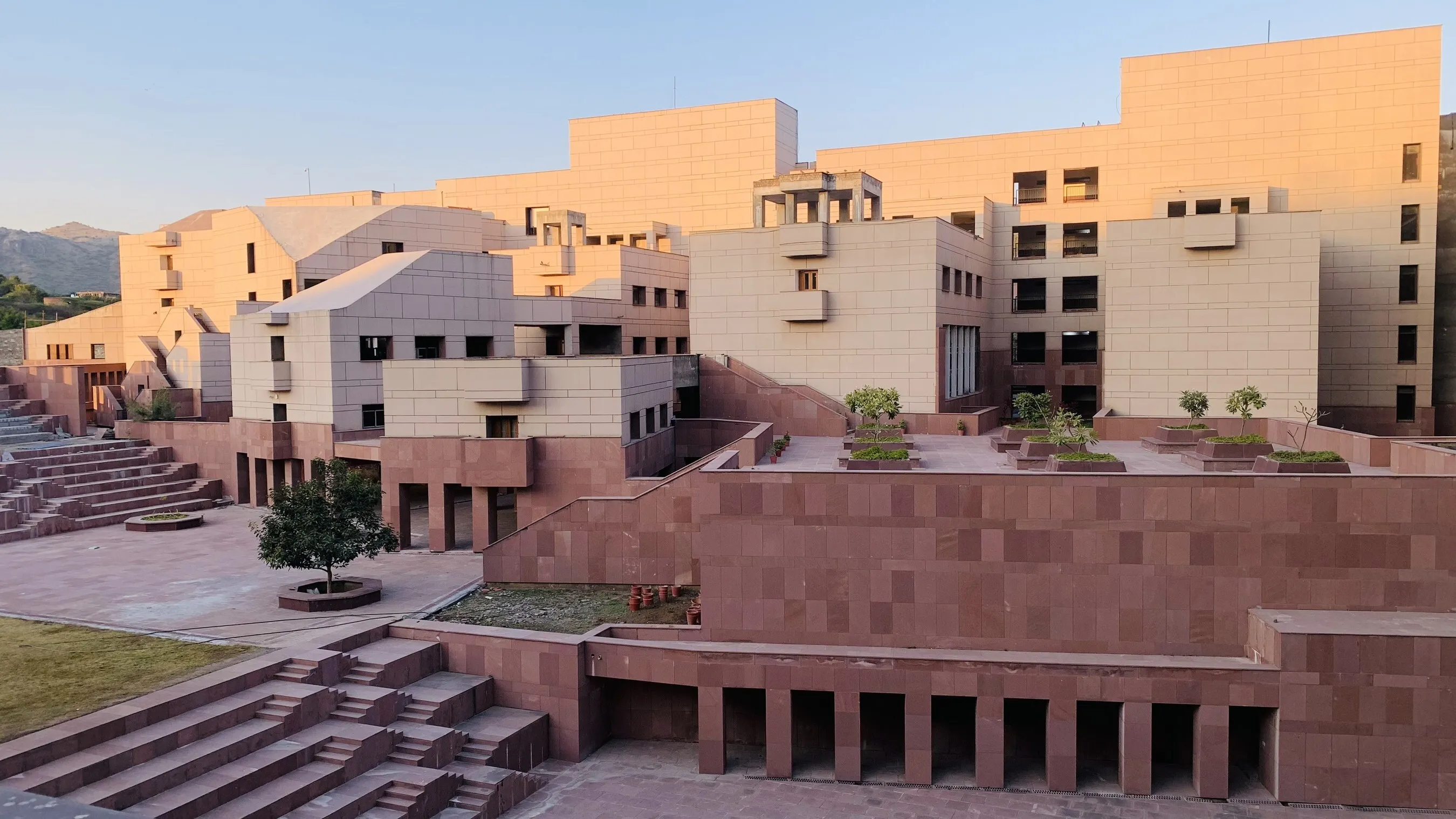 IIM Udaipur opens applications for its MBA programs in Global Supply Chain Management and Digital Enterprise Management